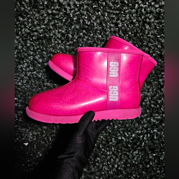 UGG Vibrant Waterproof Pink Boots - Picture 3 of 7